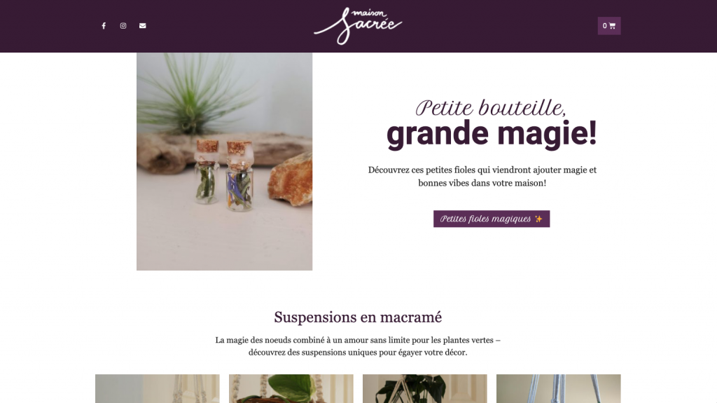 Capture d'écran de la page d'accueil de Maison Sacrée présentant des produits magiques.